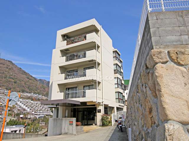 ロイヤル六甲台の外観(南側から)