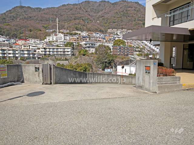 駐車場出入り口