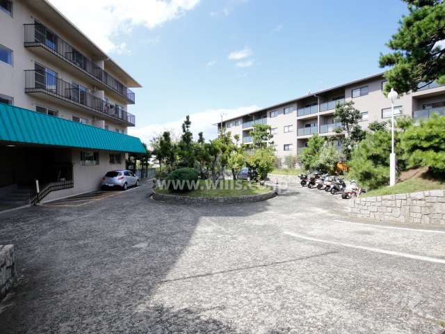 エントランス前はロータリーになっています。