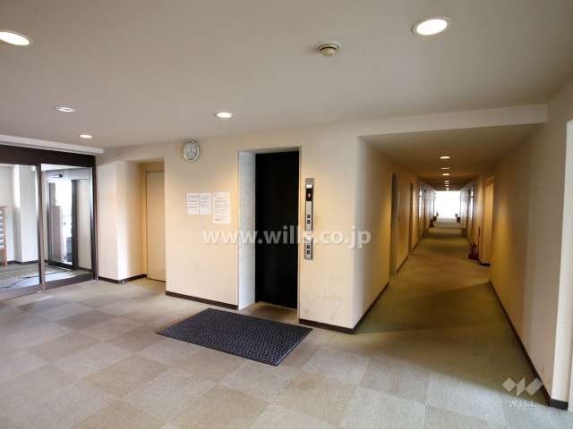 廊下は内廊下設計です。