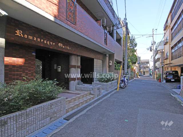 敷地南側の前面道路