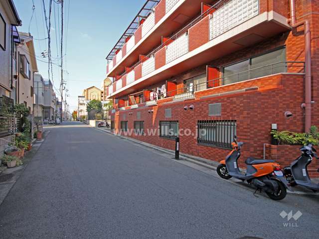 敷地南側の前面道路