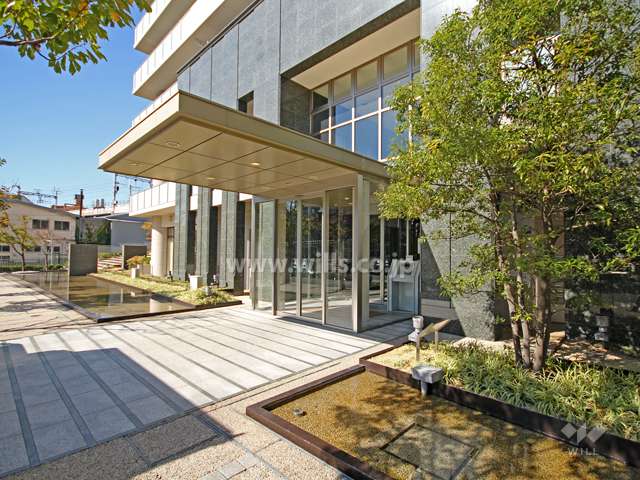 水盤が設けられたエントランス