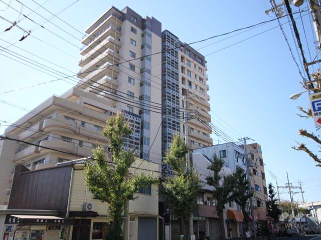 ワコーレアーバンアベニュー灘の外観(北東側から)