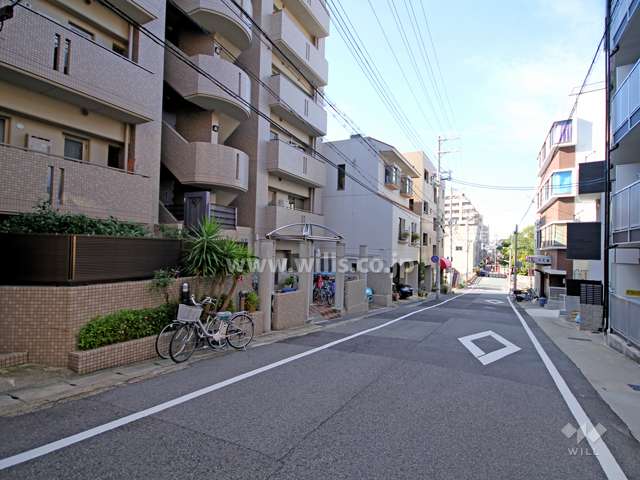 敷地北側の前面道路