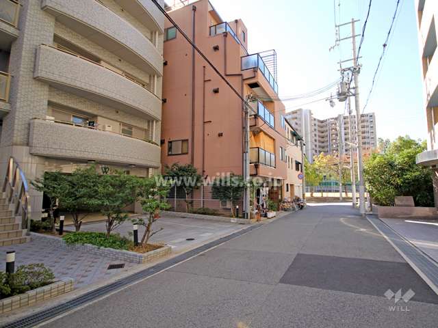 敷地北側の前面道路