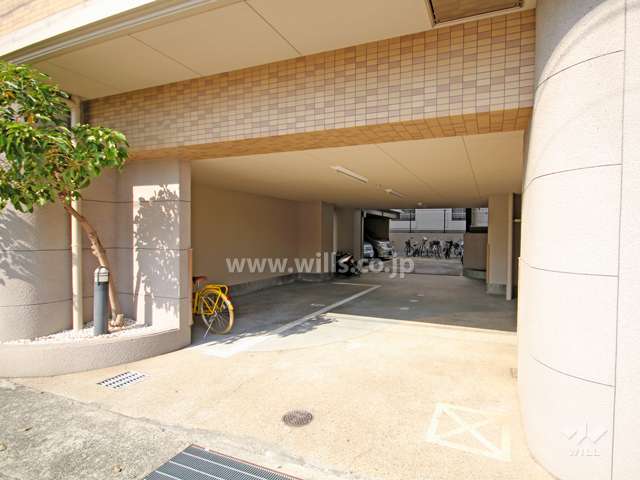 駐車場出入り口
