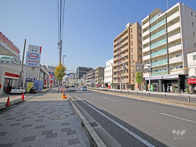 敷地南側の前面道路