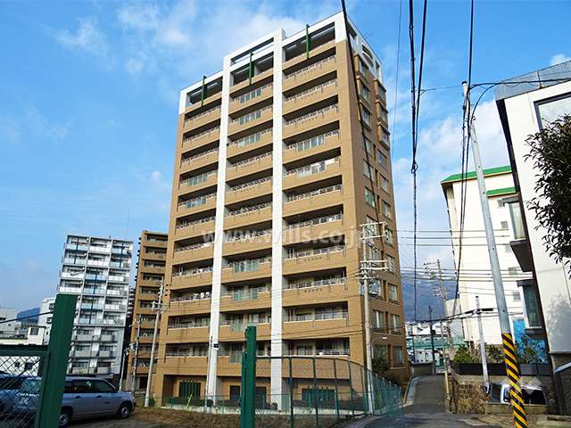 ワコーレベイフロント摩耶の外観（南東側から）