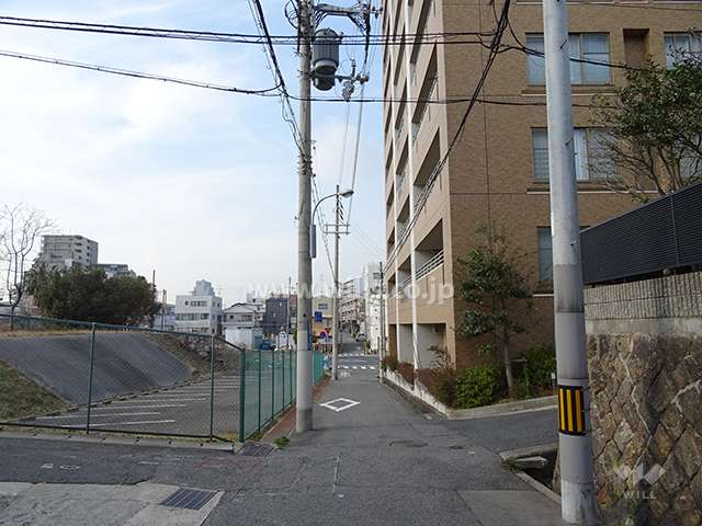 敷地南側の前面道路