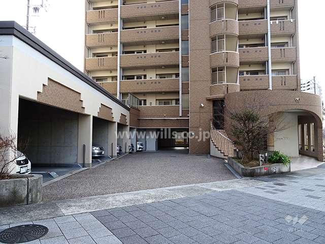 駐車場出入り口
