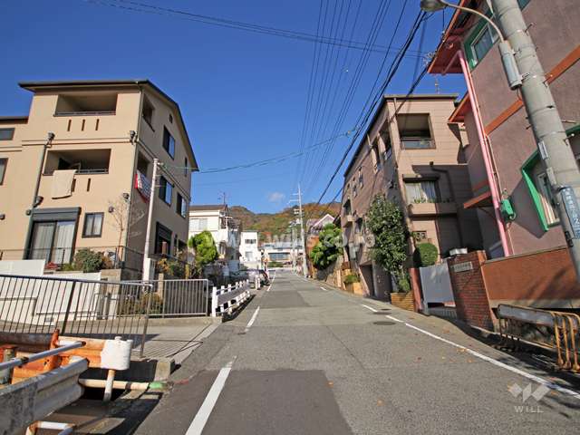 敷地東側の前面道路