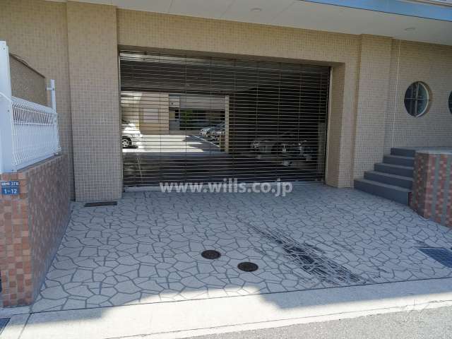 駐輪場出入り口（リングシャッター付き）