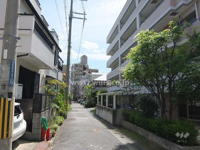 敷地東側の前面道路