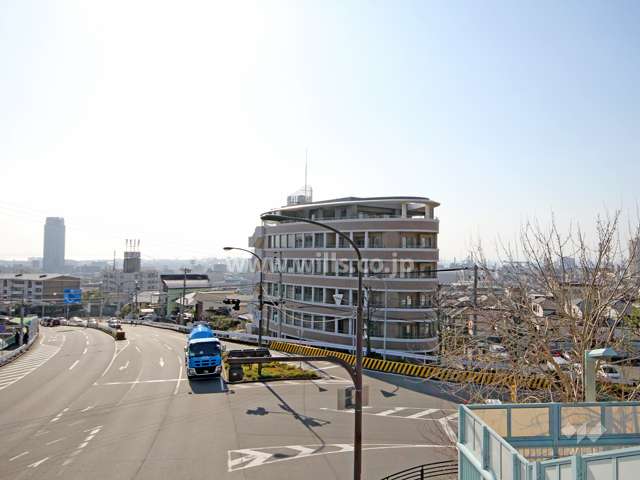ワコーレ六甲高羽アパートメントの遠景(北側から)