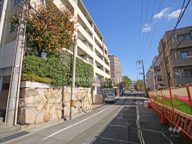 敷地南側の前面道路