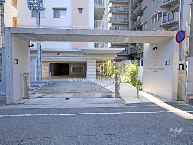 駐車場出入り口（ロボットゲート付き）