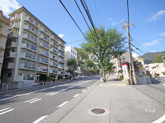 敷地東側の前面道路