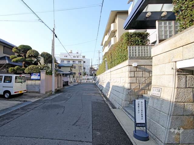 敷地南側の前面道路