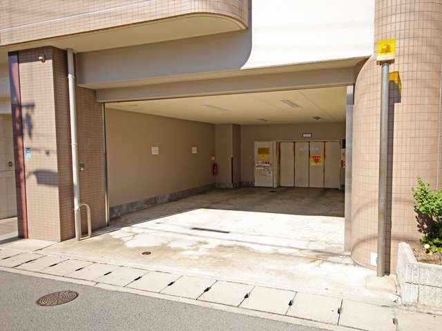 駐車場出入り口