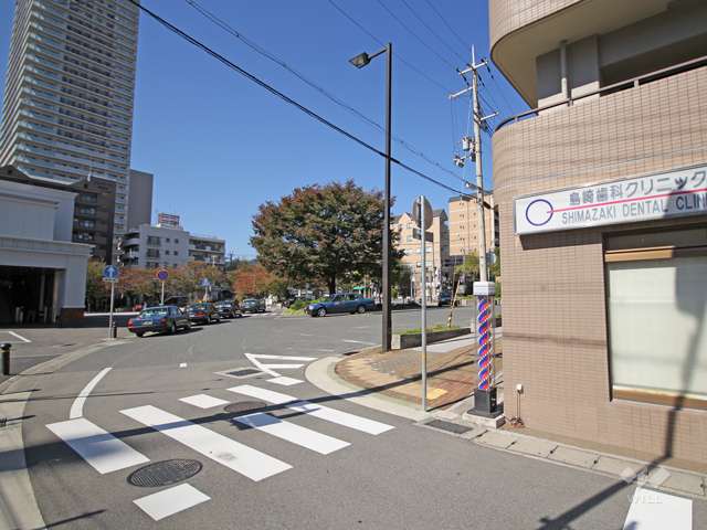敷地西側は、JR「灘」駅のロータリーです。