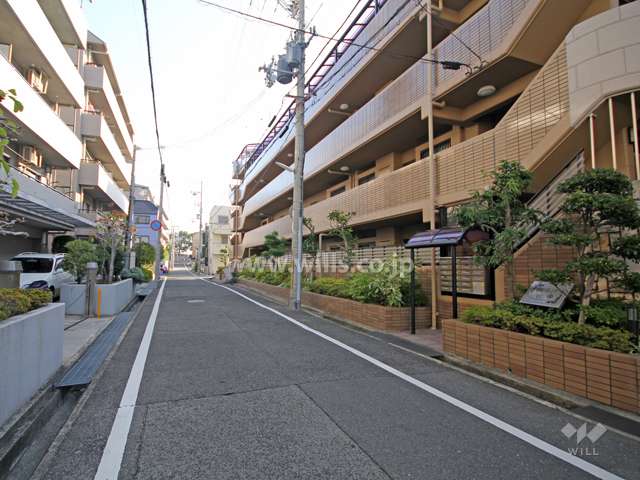 敷地北側の前面道路