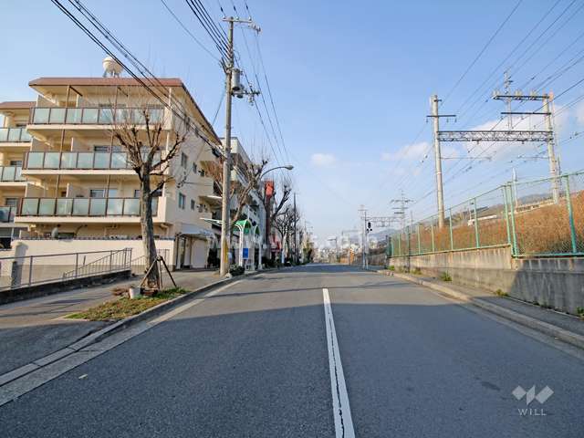 敷地北側の前面道路