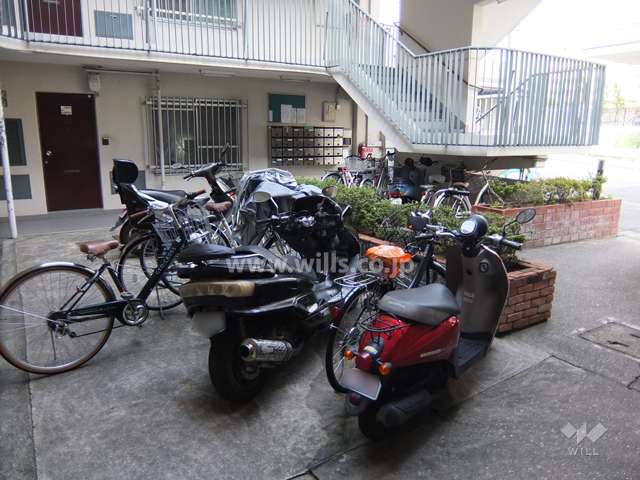 マンション敷地内