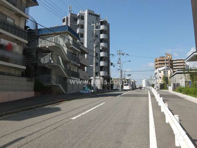 敷地北西側の前面道路