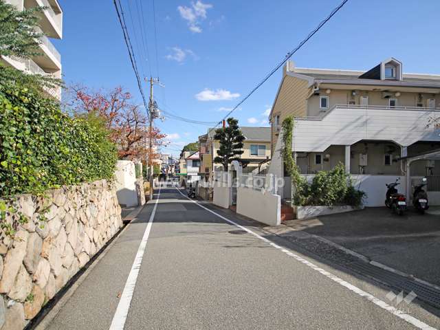 敷地北側の前面道路