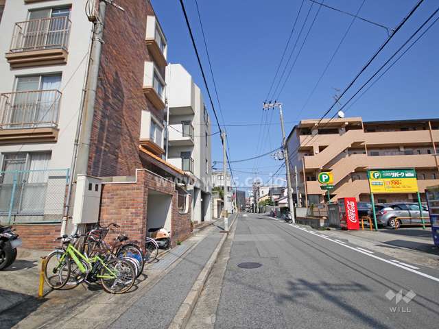 敷地南側の前面道路