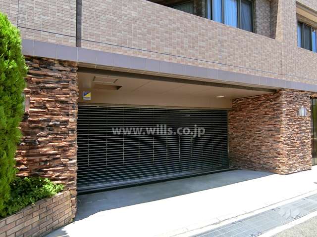 駐車場出入り口（リングシャッター付き）