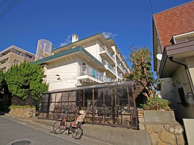 上野ハイツの外観(南西側から)