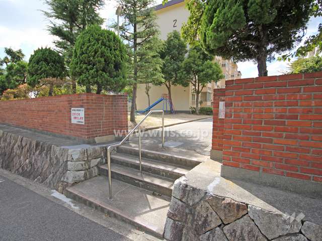 敷地入り口