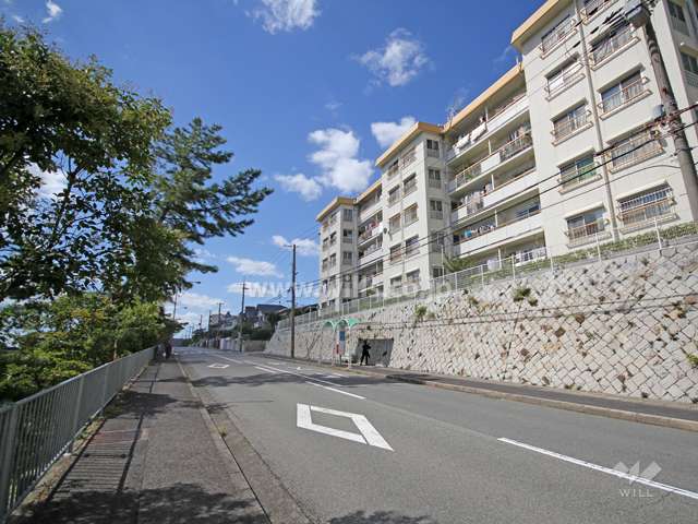敷地南側の前面道路