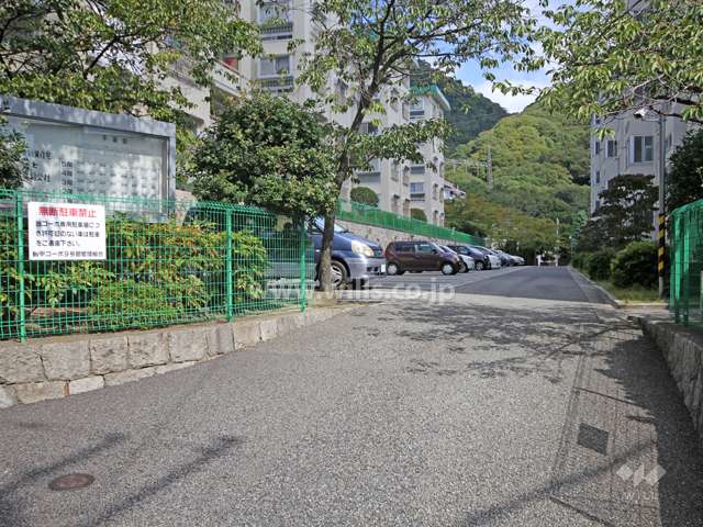 駐車場出入り口