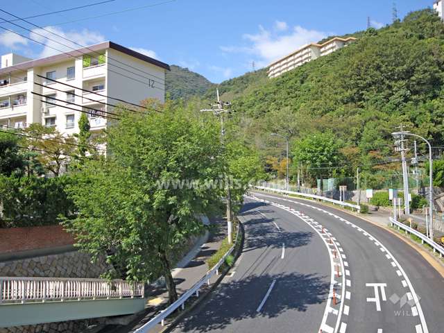 敷地東・北側の前面道路