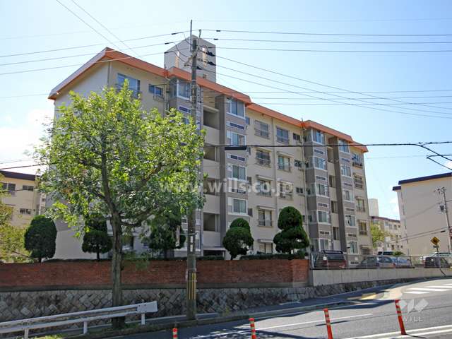 鶴甲コーポ13号館の外観(北東側から)