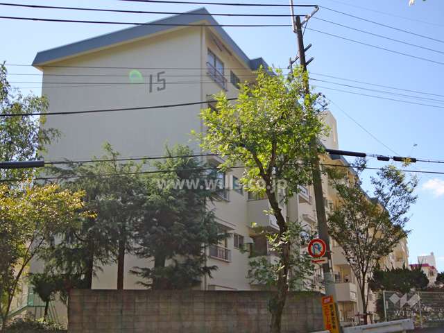 鶴甲コーポ15号館の外観(東側から)