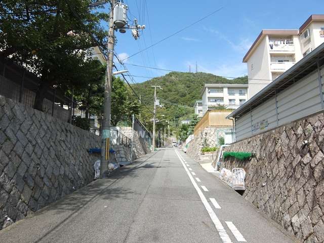 敷地南西側の前面道路