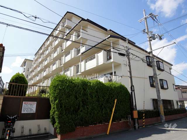 ローレルコート桜塚の外観（東側から）