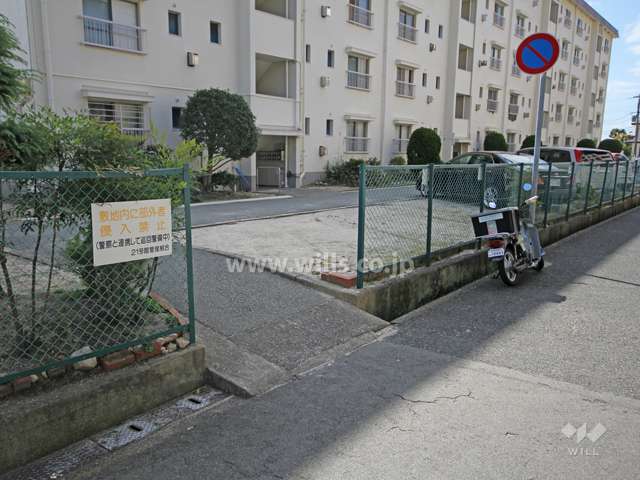 敷地入り口
