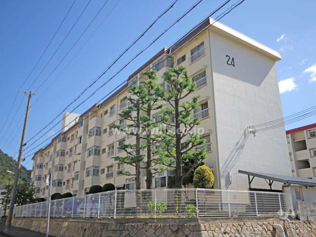 鶴甲コーポ24号館の外観(北西側から)