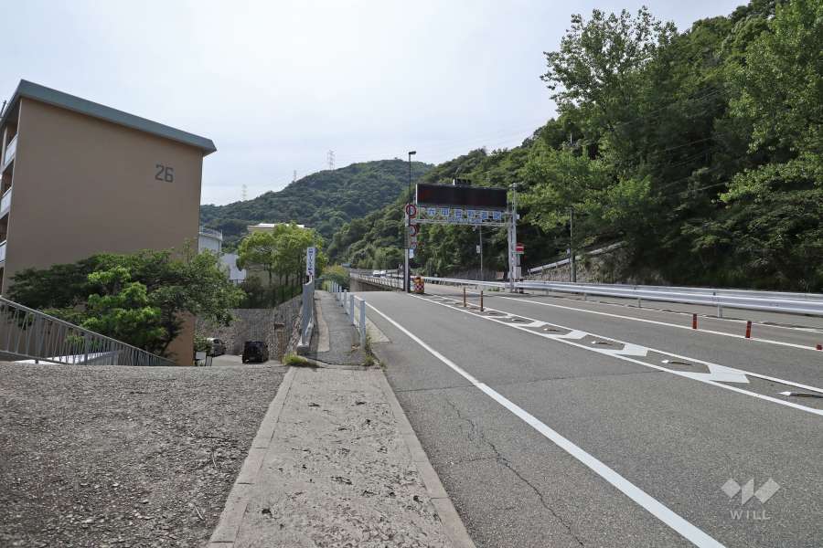 敷地北側の前面道路