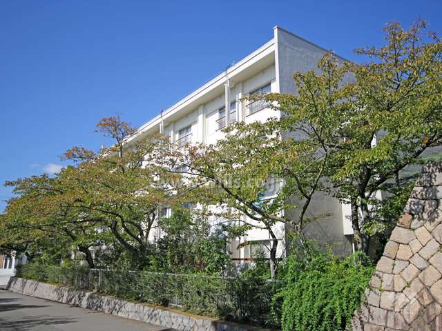 鶴甲コーポ28号館の外観(南東側から)