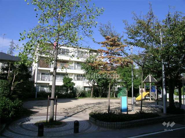 敷地の南側には公園があります