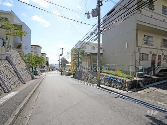 敷地東側の前面道路