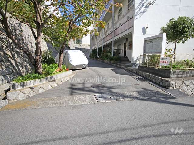 敷地入り口