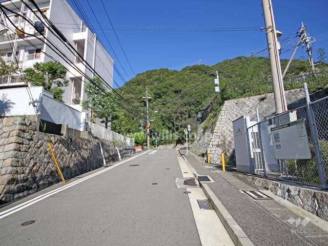 敷地東側の前面道路