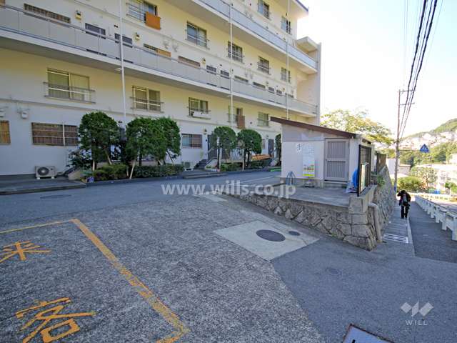 駐車場出入り口